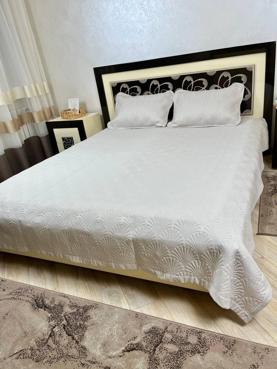 Стьобане покривало на ліжко з наволочками двоспальне 210*230см