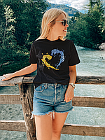 Женская футболка Mishe С патриотической символикой 44 Черный (200121) IN, код: 7951904