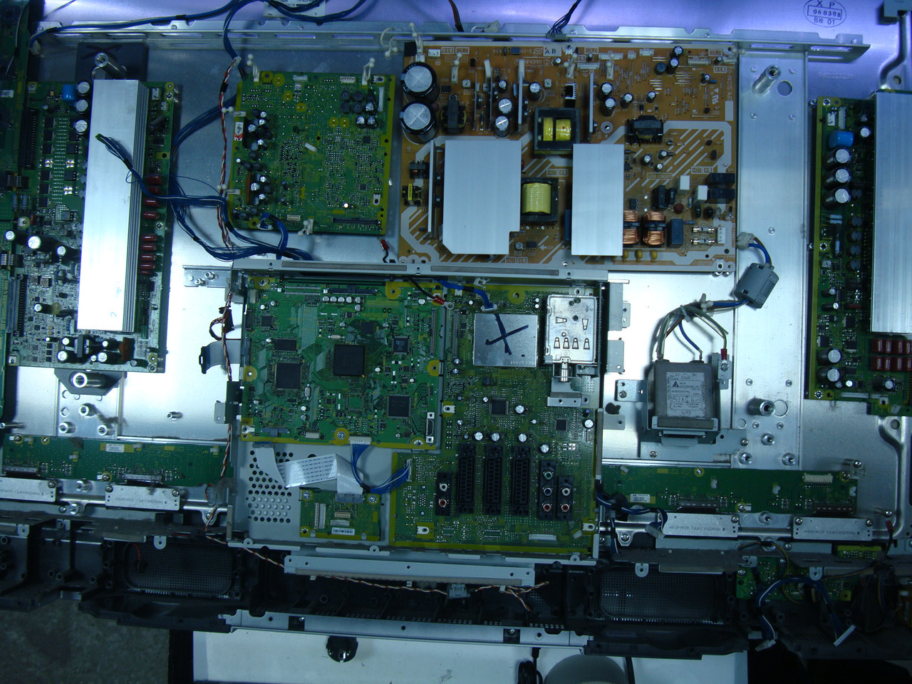 Плазма Panasonic TH-42PA60E на запчасти (MC106W36FC9, TNPA-3759 1 H)