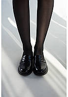 Жіночі закриті лакові туфлі чорного кольору