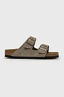 Urbanshop com ua Замшеві шльопанці Birkenstock Arizona жіночі колір сірий Narrow Width 51463.TAUP-TAUPE