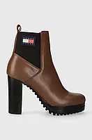 Urbanshop com ua Шкіряні черевики Tommy Jeans TJW NEW ESS HIGH HEEL BOOT жіночі колір коричневий на плоскому
