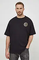 Urbanshop com ua Бавовняна футболка Versace Jeans Couture чоловічий колір чорний з принтом РОЗМІРИ ЗАПИТУЙТЕ