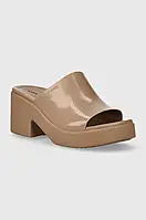 Urbanshop com ua Шльопанці Crocs Brooklyn High Shine Heel Slide жіночі колір коричневий на платформі 209709