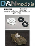 Личные вещи экипажа БТР-80 (на корме материал - смола, запасное колесо-резина) ish