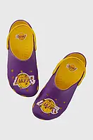 Urbanshop Шльопанці Crocs NBA Los Angeles Lakers Classic Clog колір фіолетовий 208650 розмір: 36/37, 37/38,