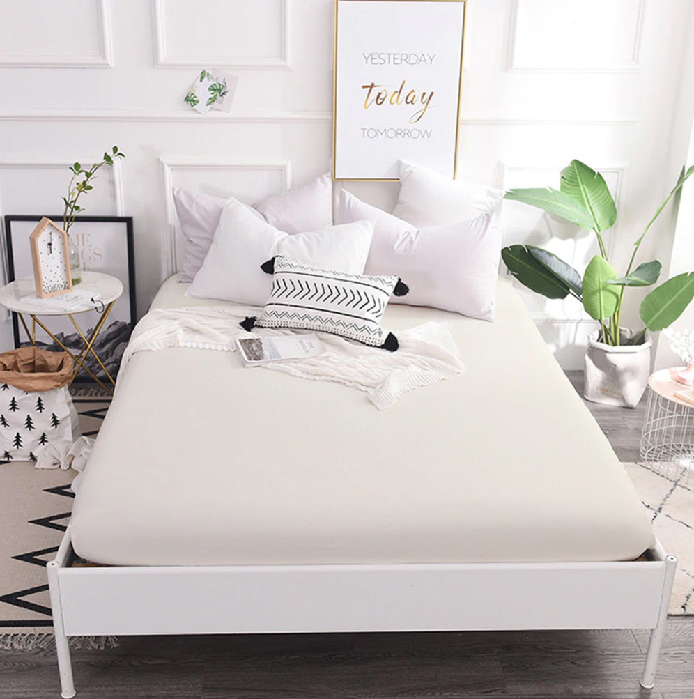 Двоспальне простирадло на гумці 160х200 сатин (9127) Однотонне натяжне простирадло молочне, фото 1