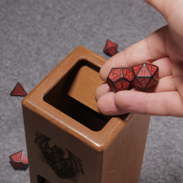 Вежа для кидання кубиків Dungeons and Dragons