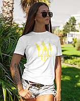 Женская футболка Mishe Патриотическая с гербом 44 Белый (200282) PZ, код: 7952048