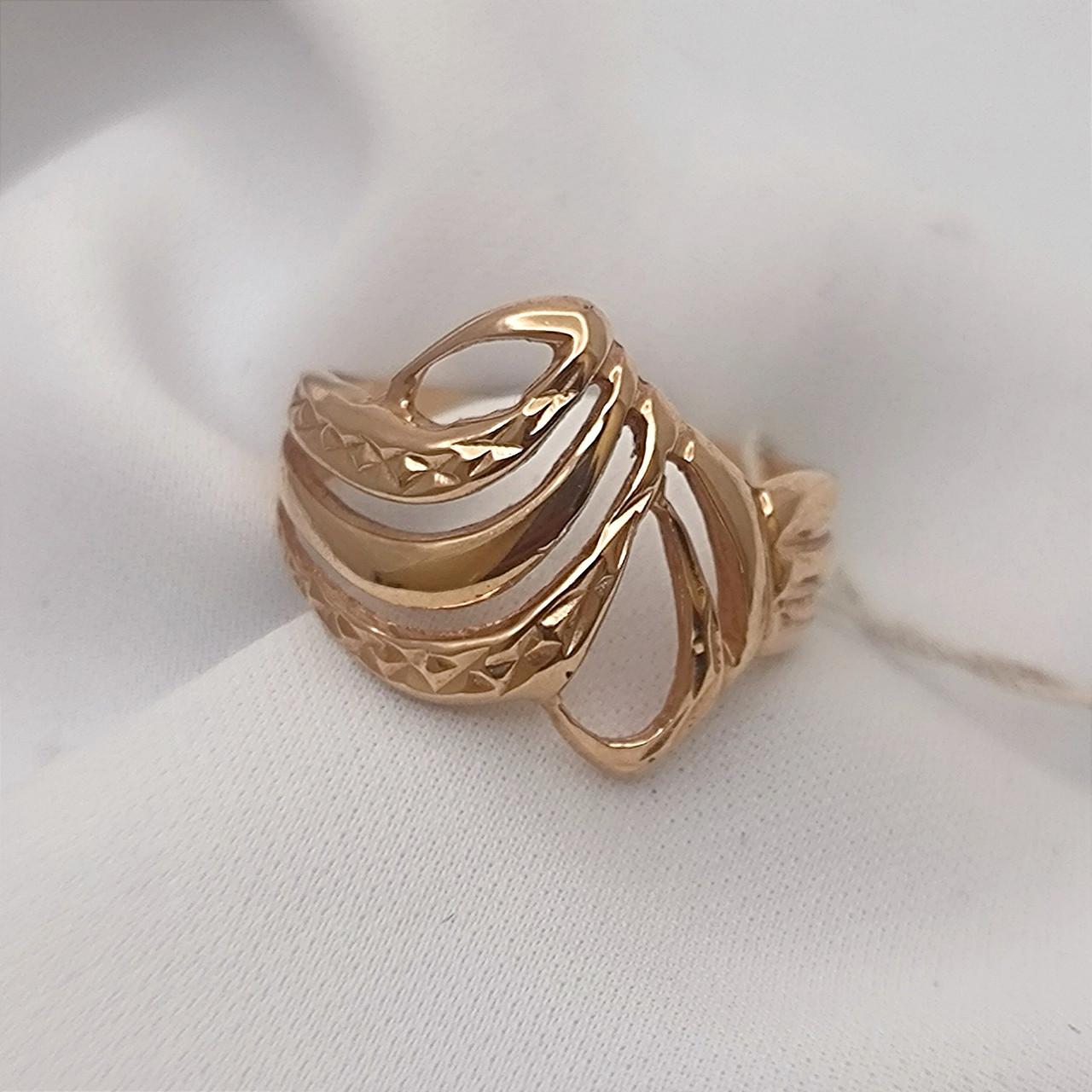 Золота каблучка 585 проби Ukr-Gold