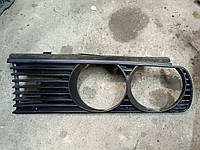 Решетки фар левая BMW 3 E30 решiтка фари БМВ е30 ноздри очки радитора