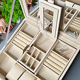 πΠ§Π°ΡΡΠ²Π½Π° ΡΠΊΠ°ΡΡΠ»ΠΊΠ° Π΄Π»Ρ ΠΏΡΠΈΠΊΡΠ°Ρ Π· Π²Π΅Π»ΠΈΠΊΠΈΠΌ Π΄Π·Π΅ΡΠΊΠ°Π»ΠΎΠΌ ΡΠ° ΡΠΎΠ·ΠΊΡΡΠ½ΠΈΠΌΠΈ Π²ΠΈΡΡΠ²Π½ΠΈΠΌΠΈ Π²ΡΠ΄Π΄ΡΠ»Π΅Π½Π½ΡΠΌΠΈ, ΡΠΎΡΠΎ 4