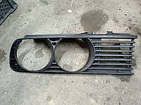 Решетка фар правая BMW 3 E30 решiтка фари БМВ е30 ноздри очки радитора