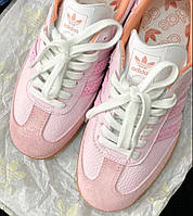 Красивые женские кроссовки демисезонные Adidas Samba из искусственной кожи розовые с белыми шнурками 36