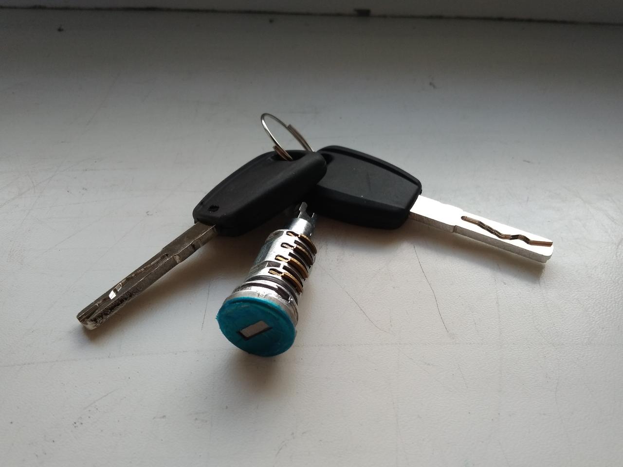 Серцевина замка передня, задня на Fiat Qubo, Peugeot Bipper, Citroen Nemo (2008-...), GP, Італія, фото 1