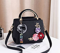 Женская мини сумочка с цветочками и меховым брелком. Маленькая сумка с цветами Черный
