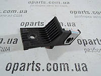Кронштейн нижнего дефлектора радиатора правый Chevrolet Volt 16-19 б/у ORIGINAL
