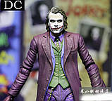 Детальна фігурка Джокера. Темний лицар Хіт Леджер DC Comics 18см, фото 5