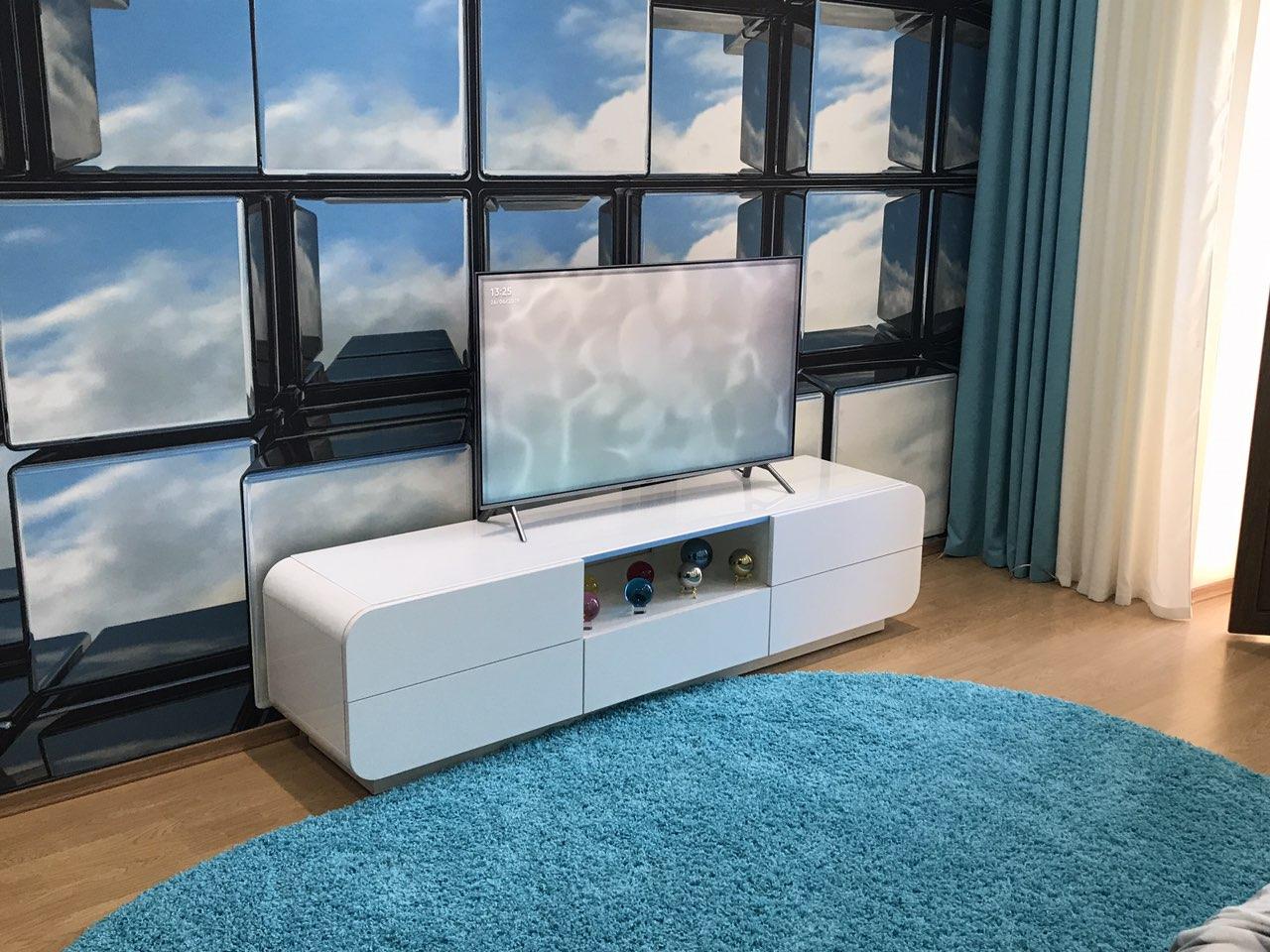 Біла глянцева тумба зі склом і округленими краями «Maestro maxi» 2m