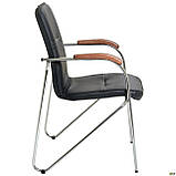 Офісний стілець AMF Самба каркас-алюм підлокітники-горіх кожзам-чорний без канта, фото 3