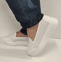 Туфлі білі жіночі лофери з натуральної шкіри від виробника модель ШТ24-303-2