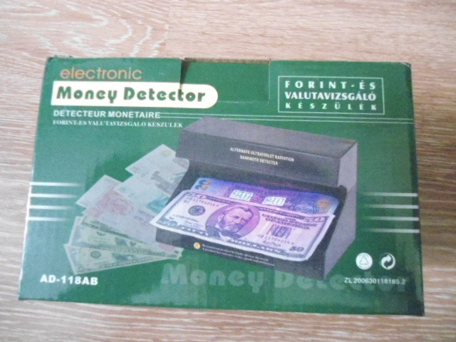Ультрафиолетовый детектор валют «AD-118AB» работает от батареек ультрафиолет детектор лампа для проверки денег - фото 4 - id-p400603285