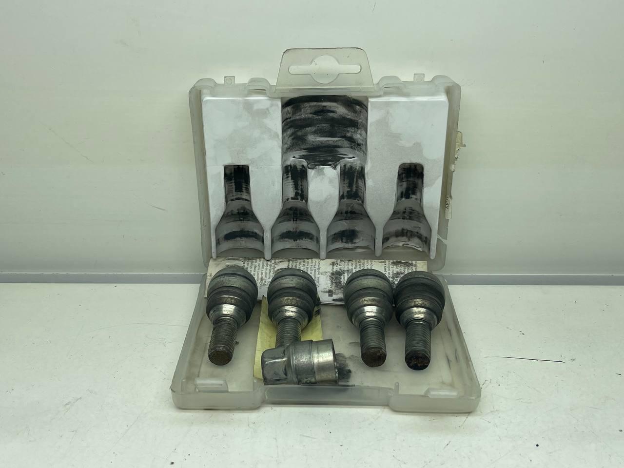 Комплект болтів секреток Renault Megane III 7711239101, фото 1