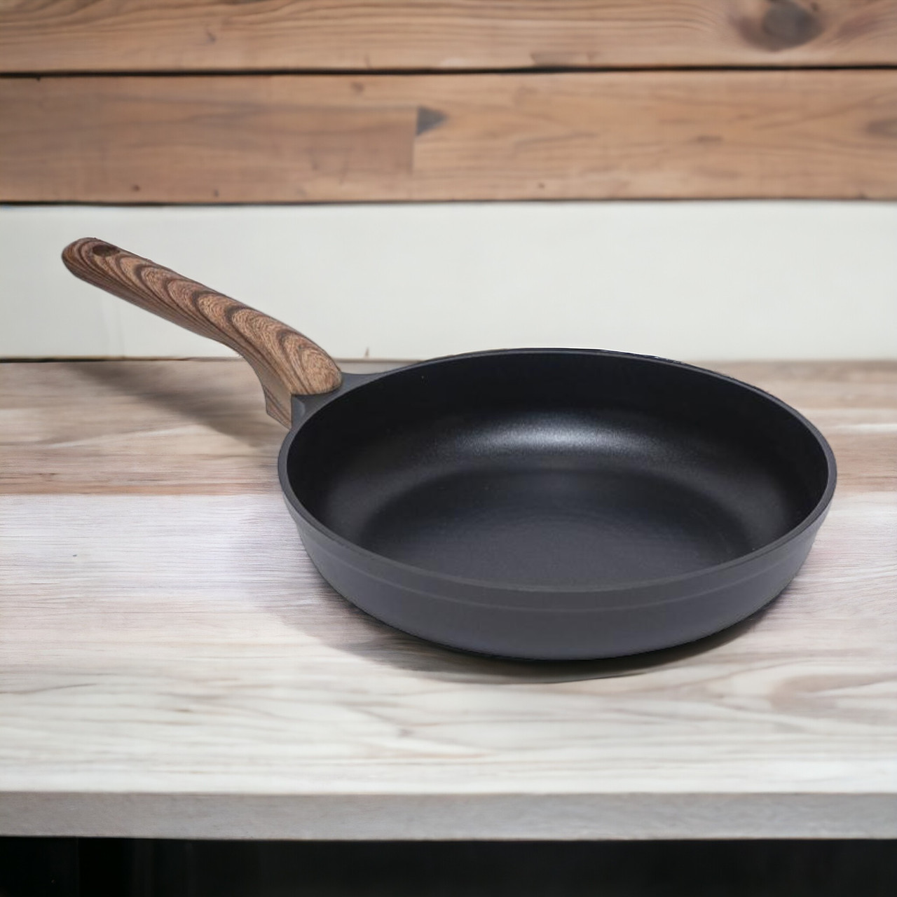 Сковорода для смаження алюмінієва з антипригарним покриттям 24 см без кришки