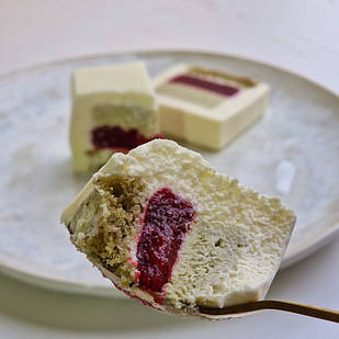 Торт фісташка- малина