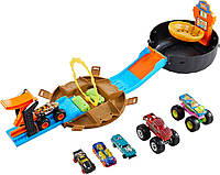 Игровой набор Хот Вилс Трюки в шине серии Hot Wheels Monster Trucks Stunt Tire Play Set HHY74 Original