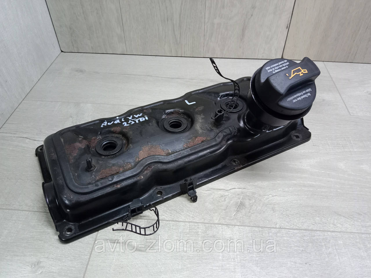 Клапанна кришка Audi A4, A6. Volkswagen Passat B5 2.5 TDI. Ліва. 059103470Q.