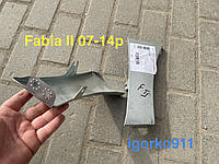 Низ передних крил Skoda Fabia 2 07-14р фабия
