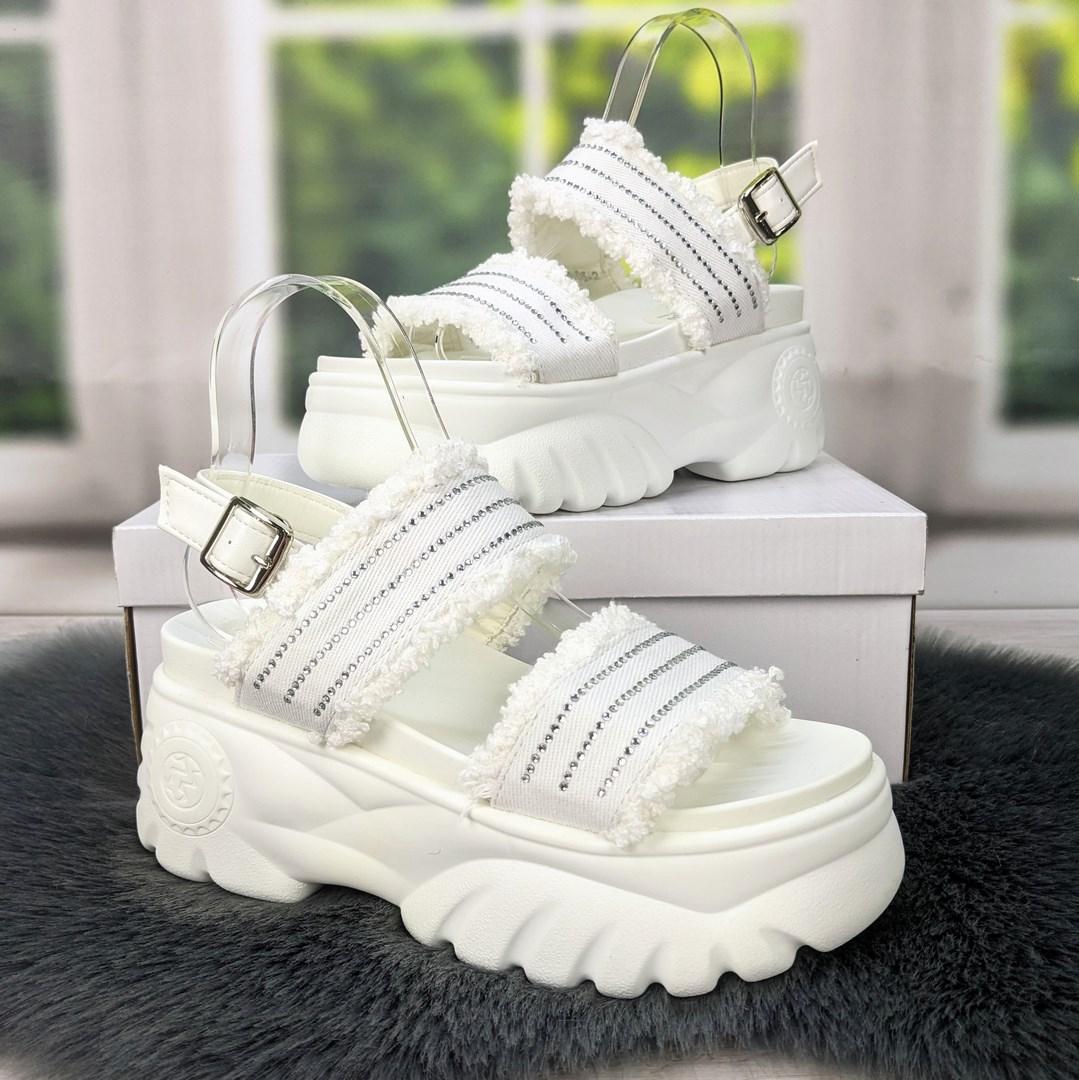 Босоніжки жіночі Dadio спортивні білі на високій платформі 4448