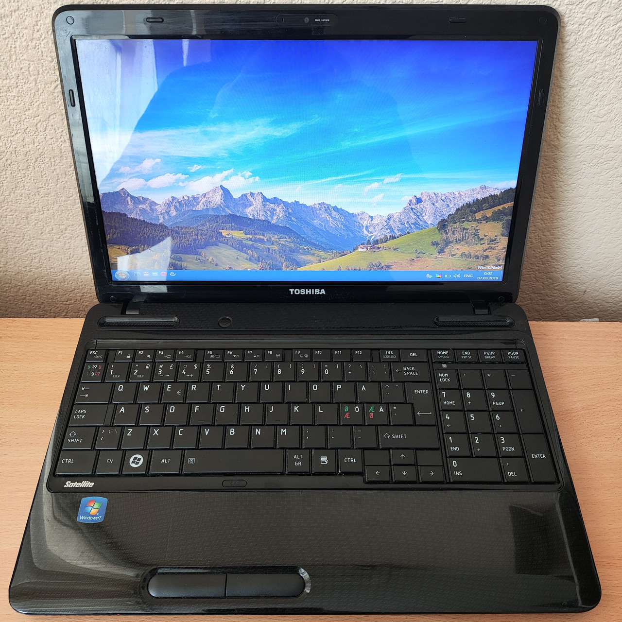 Ноутбук Toshiba Satellite L650-18C 15.6" i5-M450/6 ГБ/320 Gb HDD/ Radeon HD 5000 series/ Web Cam, фото 1