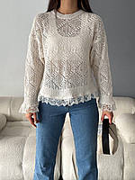 Красивый ажурный свитер украшен кружевом белый TRA