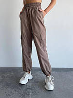 Женские стильные брюки карго с резинками-стяжками и накладными карманами по бокам
