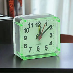 Настільний кварцовий годинник з будильником на батарейці АА 5,8*5,5*2,7см гучність регулюється