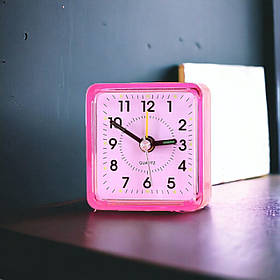 Настільний кварцовий годинник з будильником на батарейці АА 5,8*5,5*2,7см гучність регулюється