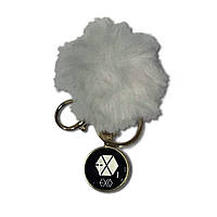 Брелок металлический с меховым помпоном Bioworld К-поп Ексо EXO белый (23117) XN, код: 8325635
