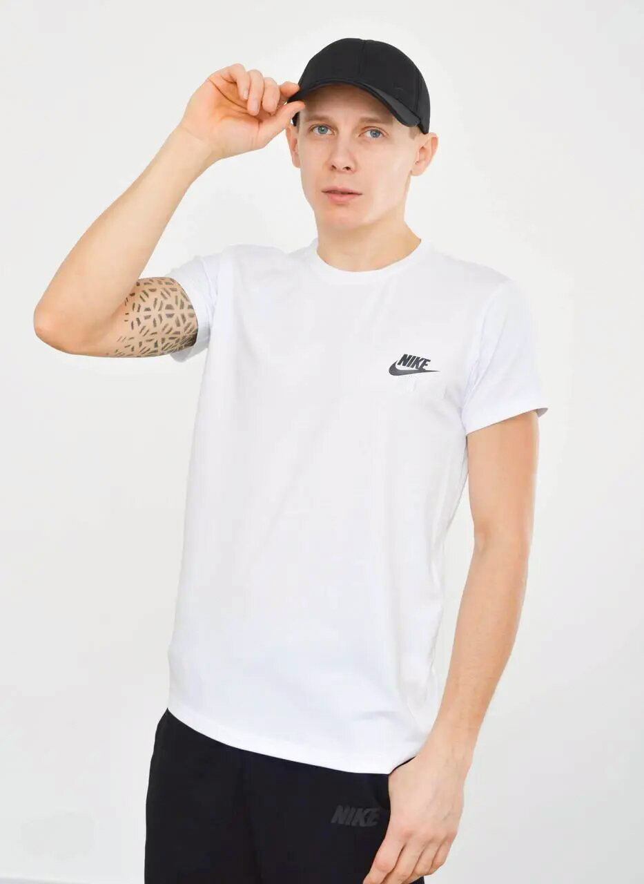 Чоловіча футболка з накаткою на грудях Nike білий