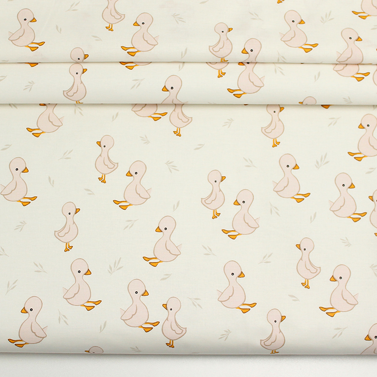 Ранфорс шириною 240 см "Пудрові каченята та гілочки" на молочному тлі № F-3258, фото 1