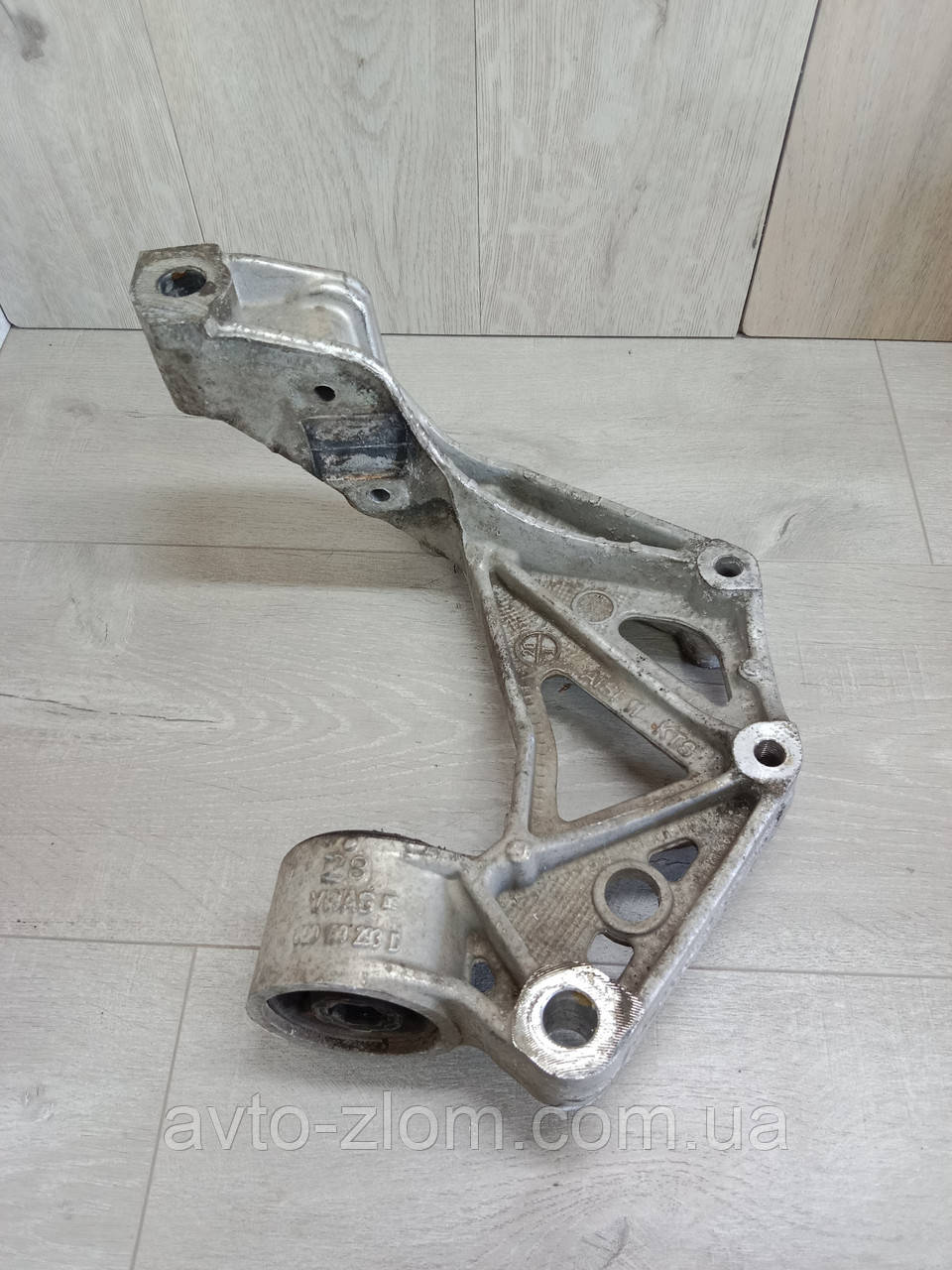 Кронштейн переднього важеля Volkswagen Polo 9N, Skoda Fabia 1. Поло, Фабія. Лівий. 6Q0199293D., фото 1