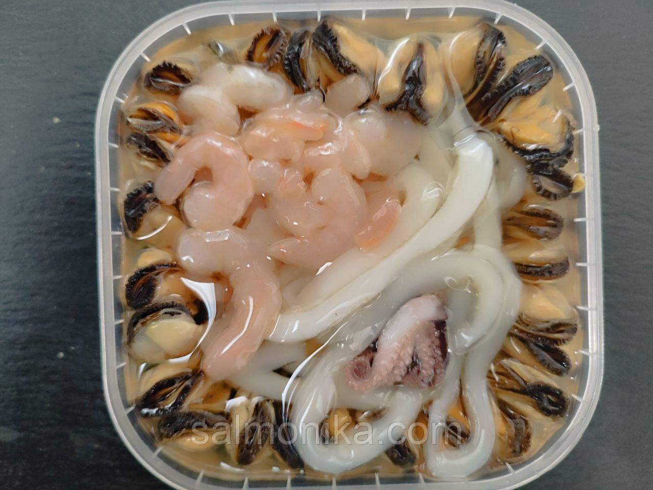 Коктейль з морепродуктів в олії 300 грам