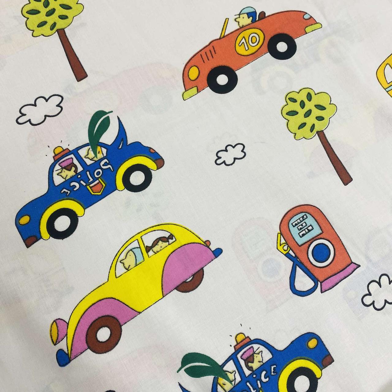 Бавовняна тканина польська автобуси та машинки великі із зеленими деревами на білому (E-407), фото 1