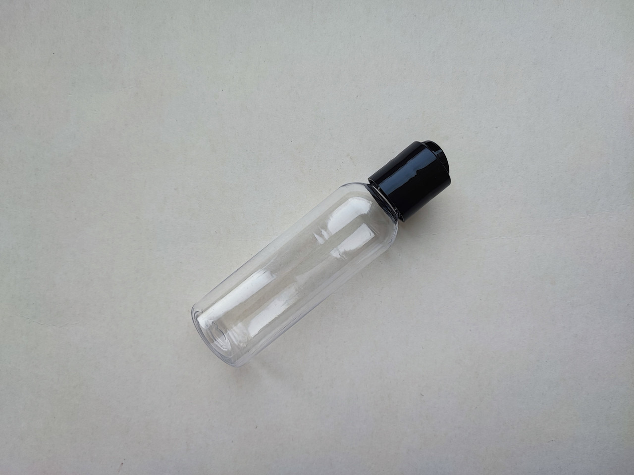 60 - 66 мл Круглий флакон прозорий ПЕТ з кришкою диск-топ чорний 20/410 з ковпачком, закруткою для рідин, сипких матеріалів