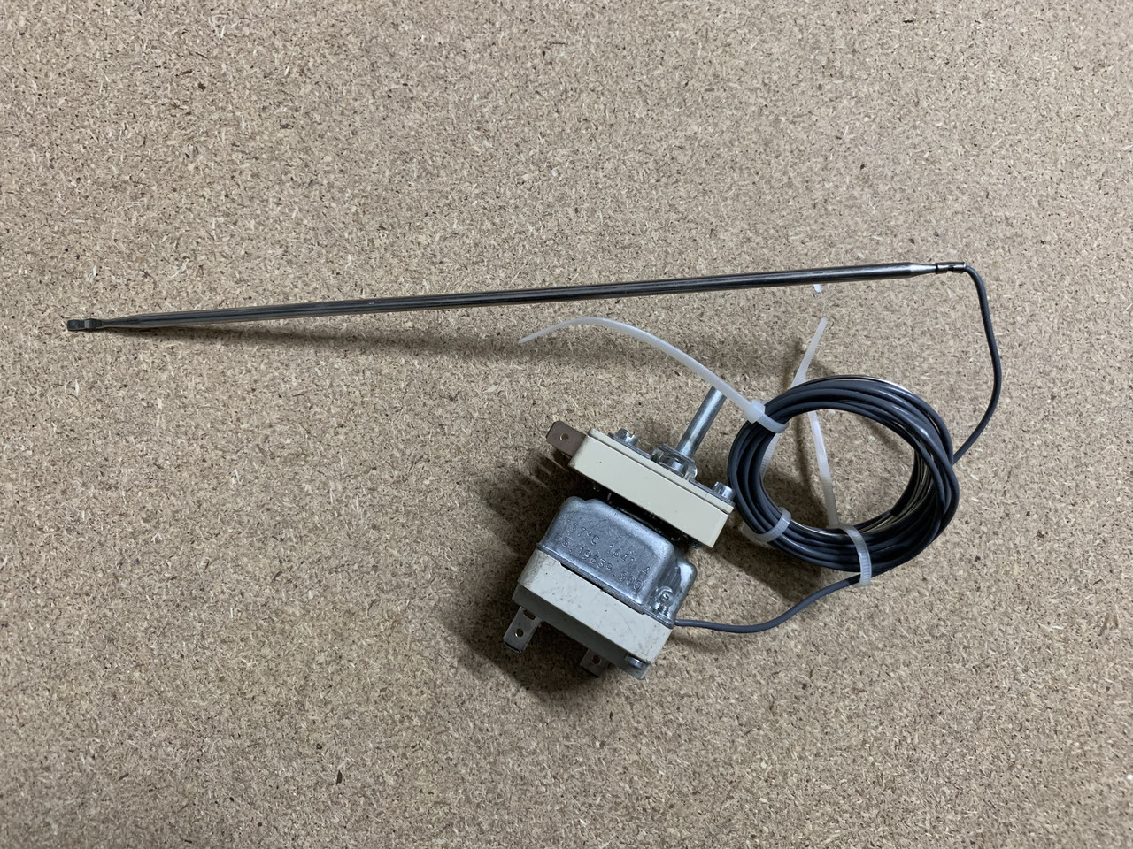 Термостат EGO 55.19639.800 90-185C 1 полюс 1NO 15A зонд Ø 4 mm L = 229 mm з перемикачем