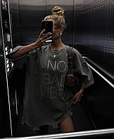 Женская стильная красивая трендовая базовая молодежная модная серая футболка оверсайз с камнями