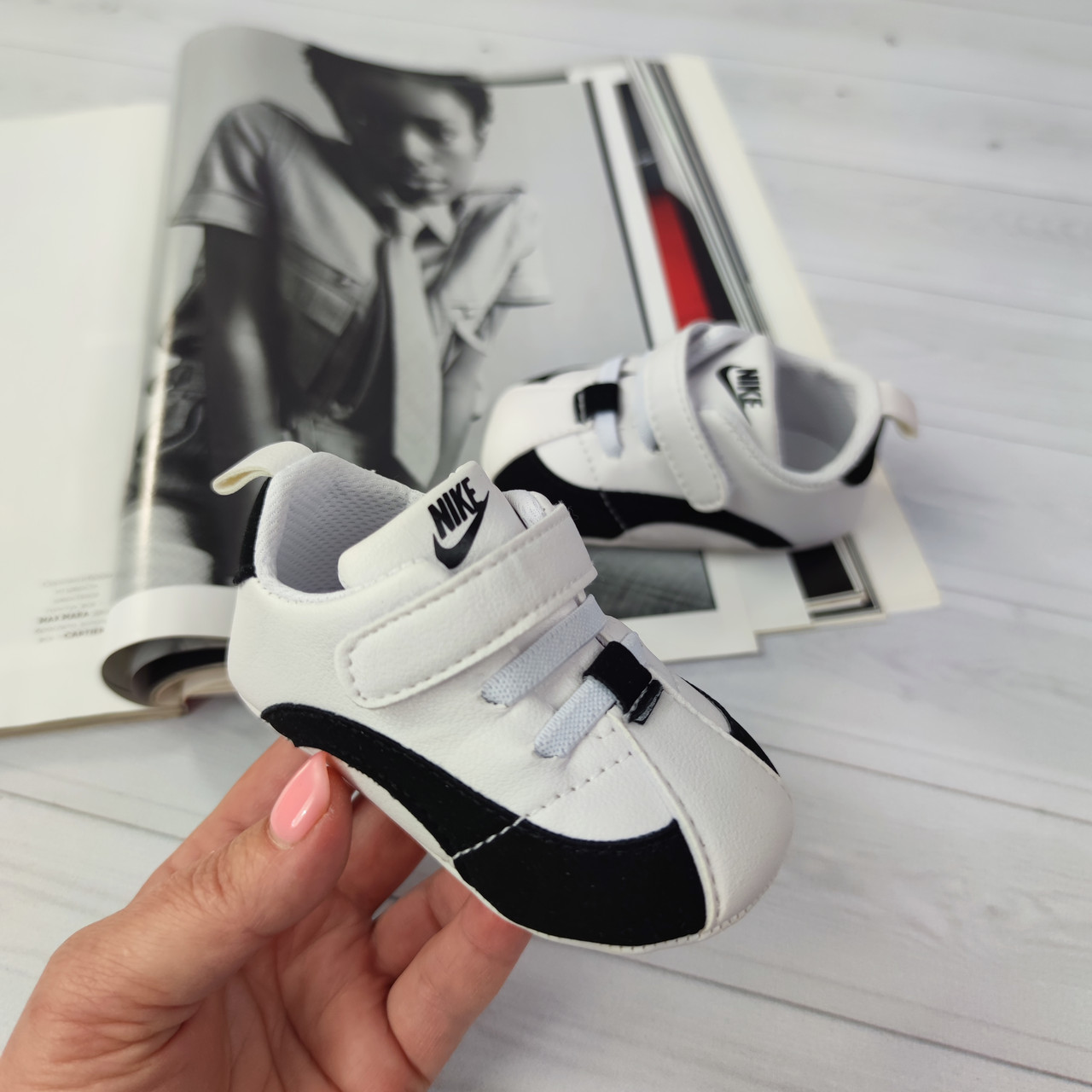 Білі пінетки кросівки Nike для новонароджених