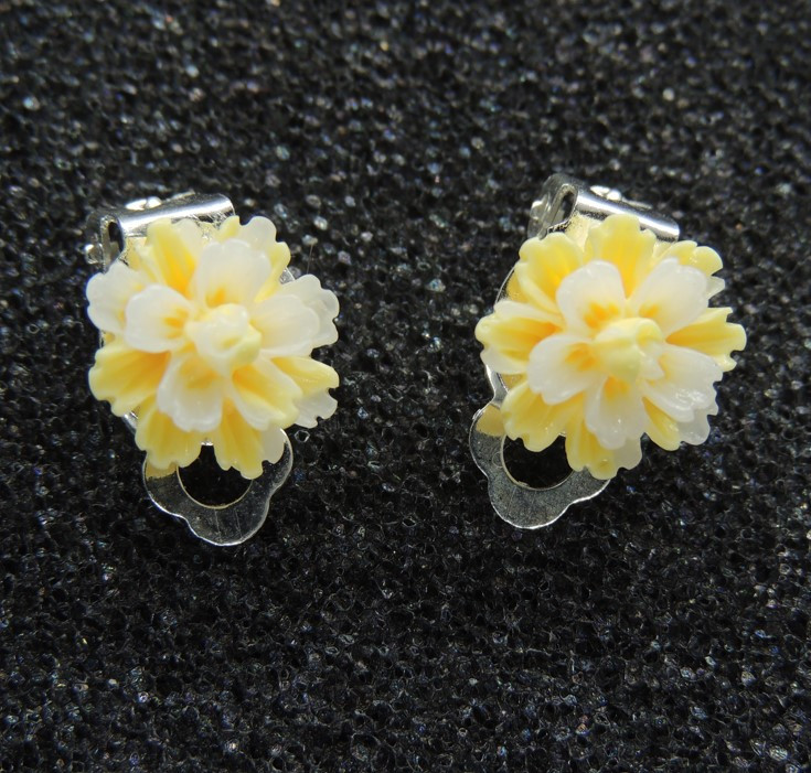Кліпси сережки дитячі для вух без пробивання вуха Liresmina Jewelry сережки у вигляді квітки "Еклерчик" жовті, фото 1