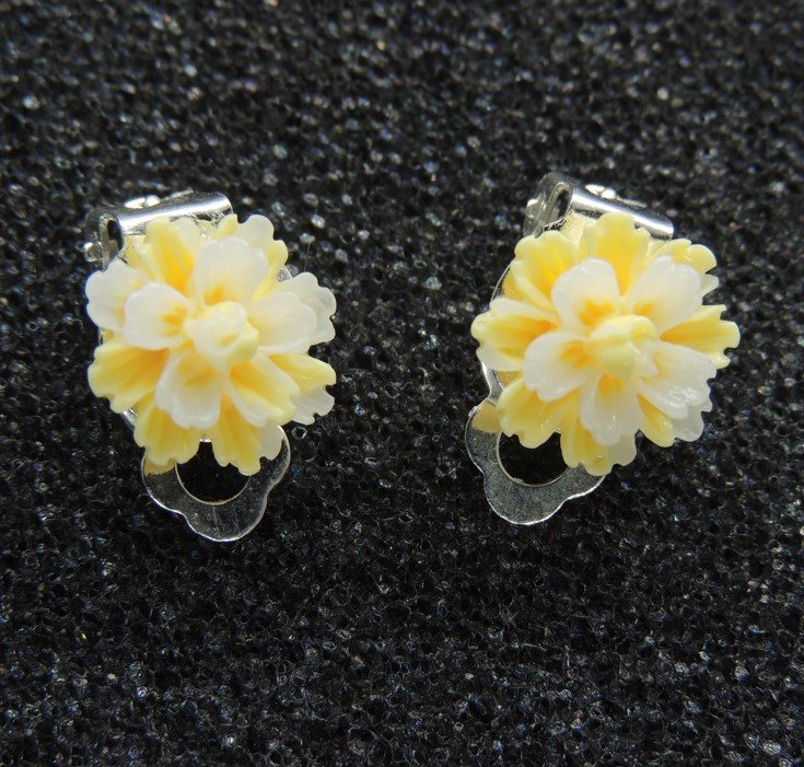 Кліпси сережки дитячі для вух без пробивання вуха Liresmina Jewelry сережки у вигляді квітки "Еклерчик" жовті